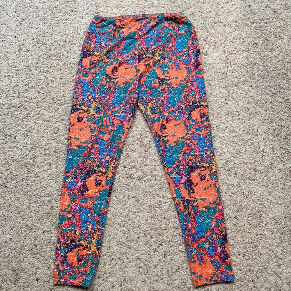 Womens (I think medium) LuLaRoe yoga pants.